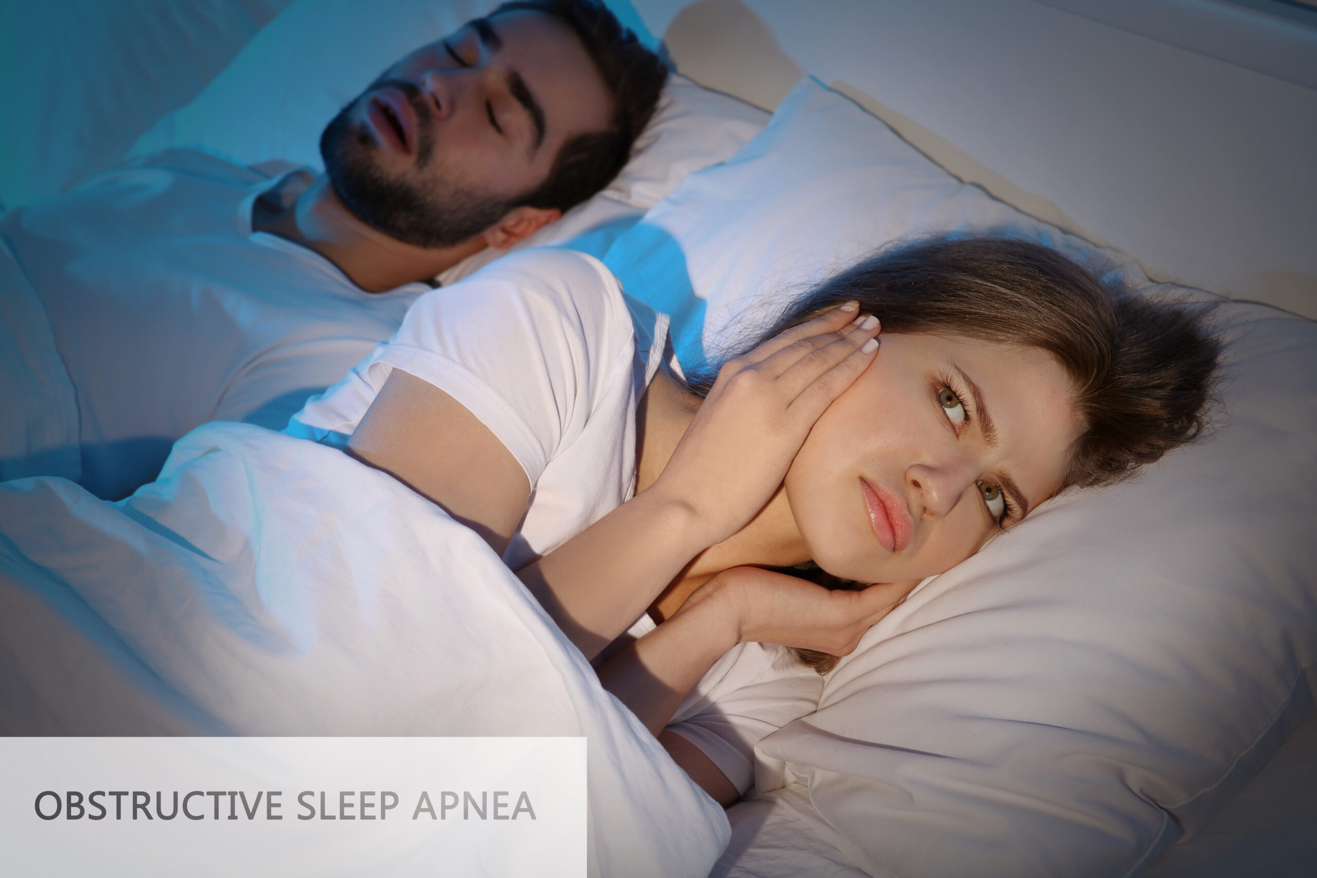 man snoring while partner covers her ears, possible problem snoring